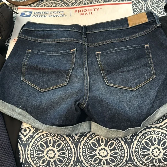 dark blue like new jean shorts - Picture 4 of 5